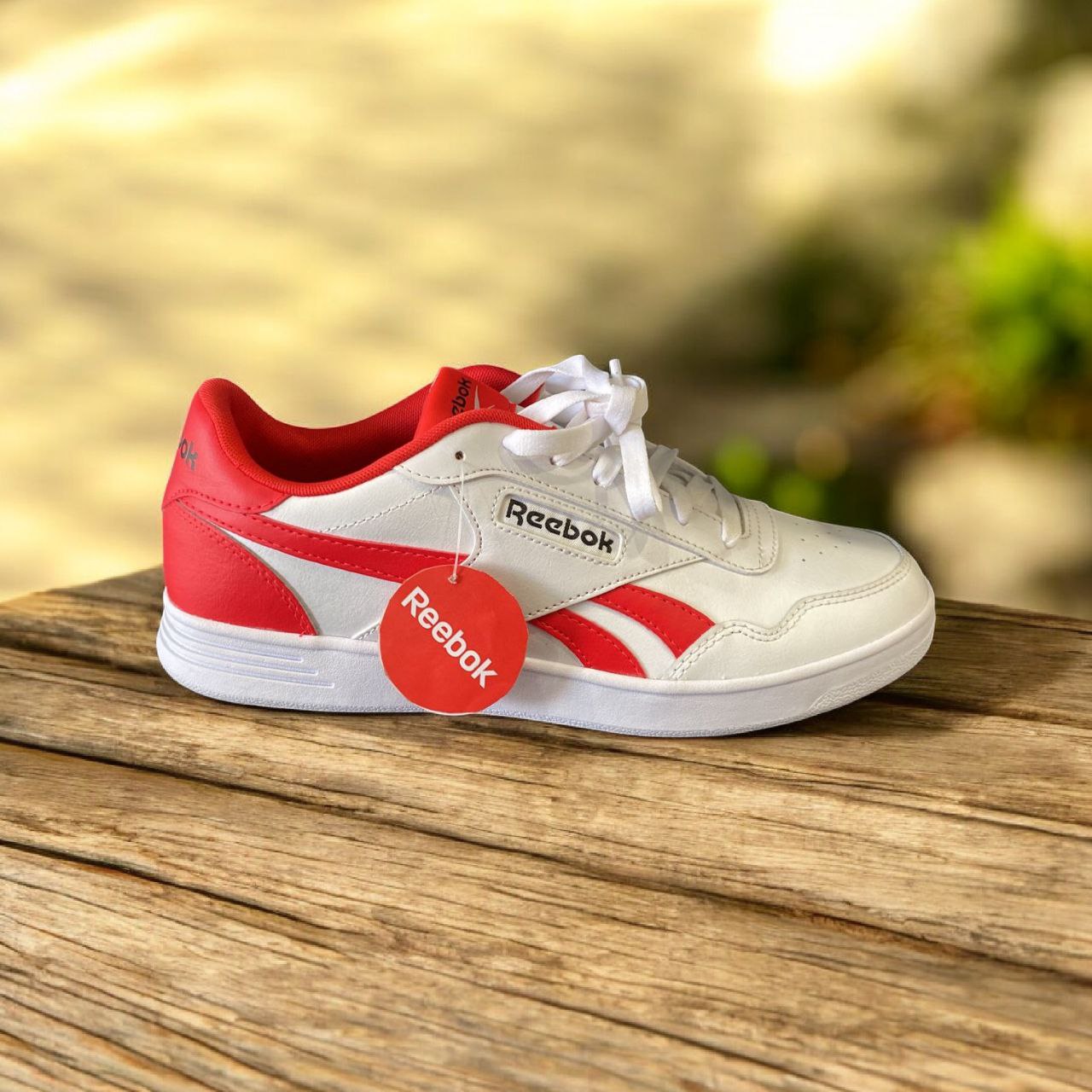 Court Advance sneakers in white and red - Imagen 1