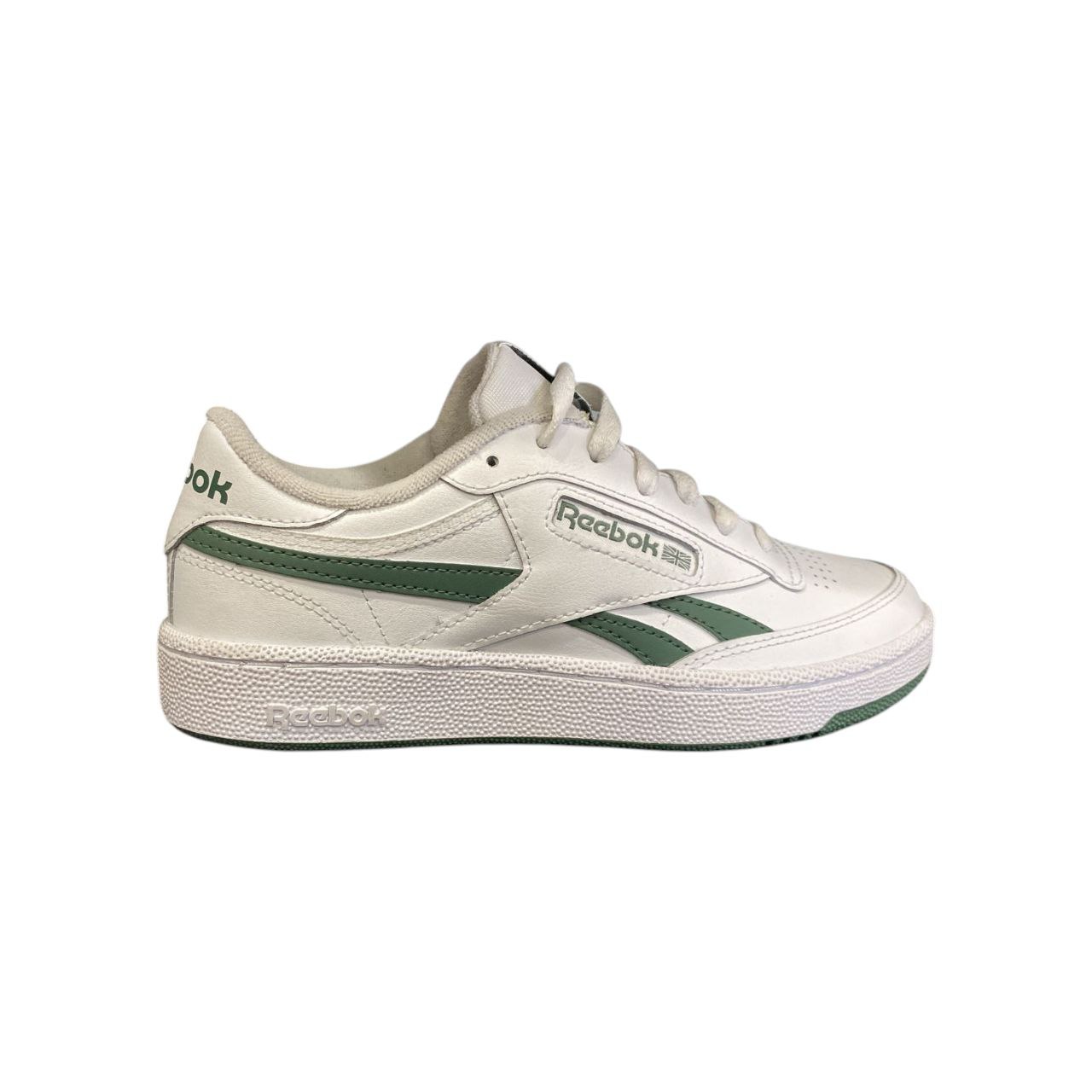 Club C Revenge en cuero blanco con detalles en verde musgo