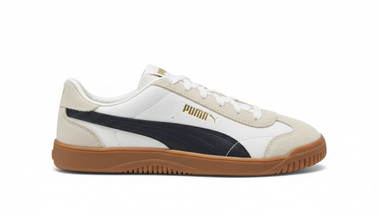Club 5v5 Suede en color blanco con detalles en negro y beige